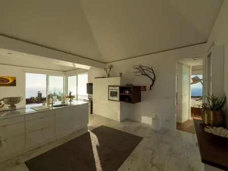 Moderne Architekten-Villa mit Infinity-Pool und Meerblick - Photo 18