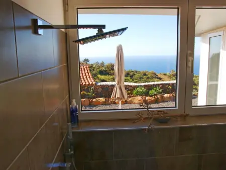 Moderne Architekten-Villa mit Infinity-Pool und Meerblick - Photo 26