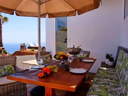 Moderne Architekten-Villa mit Infinity-Pool und Meerblick - Photo 29