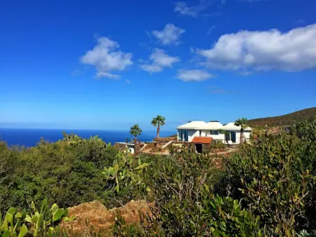 Moderne Architekten-Villa mit Infinity-Pool und Meerblick - Photo 32