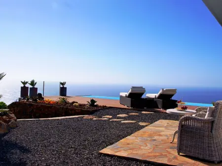 Moderne Architekten-Villa mit Infinity-Pool und Meerblick - Photo 36