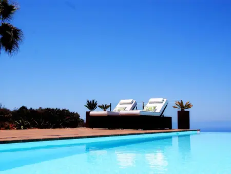 Moderne Architekten-Villa mit Infinity-Pool und Meerblick - Photo 37