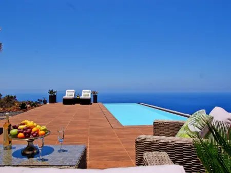 Moderne Architekten-Villa mit Infinity-Pool und Meerblick - Photo 38