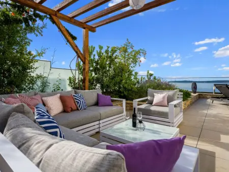 Gemütliches Ferienhaus in Vinišće mit Privatem Pool und Meerblick - Photo 2