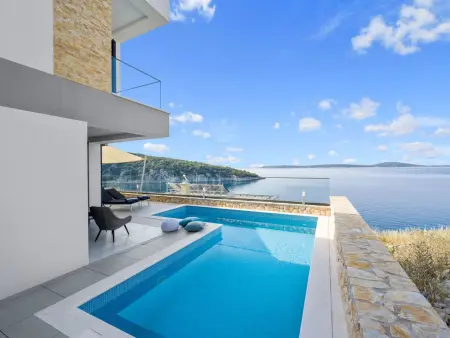 Gemütliches Ferienhaus in Vinišće mit Privatem Pool und Meerblick - Photo 4