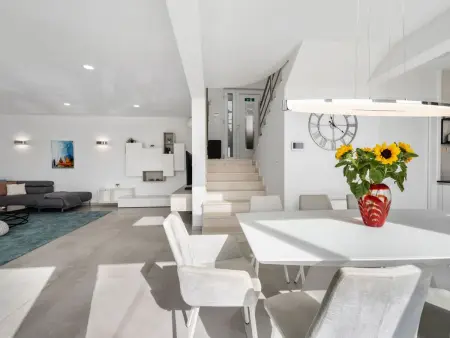 Gemütliches Ferienhaus in Vinišće mit Privatem Pool und Meerblick - Photo 10