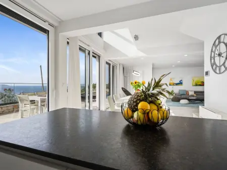 Gemütliches Ferienhaus in Vinišće mit Privatem Pool und Meerblick - Photo 14