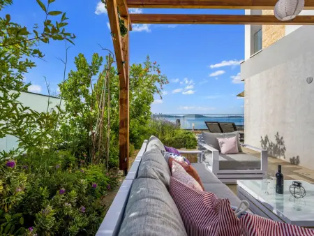 Gemütliches Ferienhaus in Vinišće mit Privatem Pool und Meerblick - Photo 28