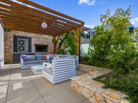 Gemütliches Ferienhaus in Vinišće mit Privatem Pool und Meerblick - Photo 29