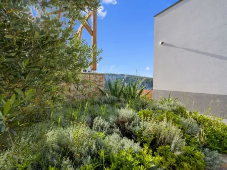 Gemütliches Ferienhaus in Vinišće mit Privatem Pool und Meerblick - Photo 30