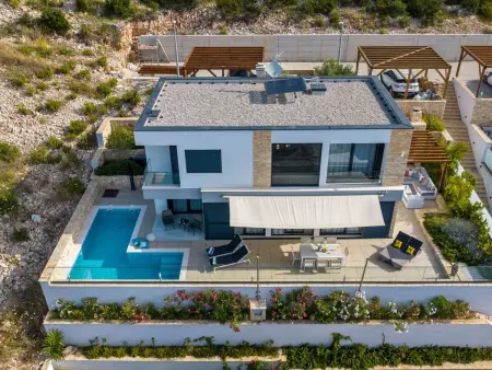 Gemütliches Ferienhaus in Vinišće mit Privatem Pool und Meerblick - Photo 32