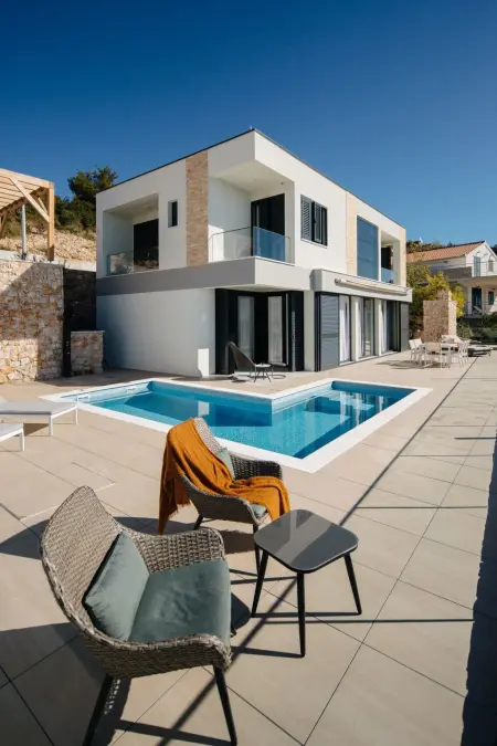 Charmantes Ferienhaus in Vinišće mit Privatem Pool und Meerblick - Photo 1