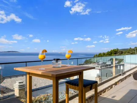 Charmantes Ferienhaus in Vinišće mit Privatem Pool und Meerblick - Photo 2