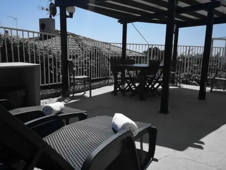 Wohnung mit Garten, wenige Minuten vom Meer entfernt - Photo 9