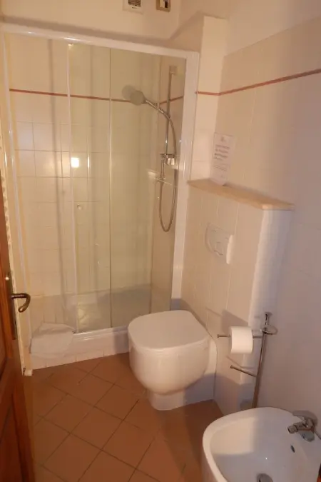 Dreizimmerwohnung für 4 Personen 3 km vom Zentru - Photo 19