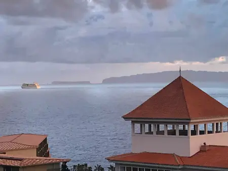 mit Blick auf das Wasser, Appartement 8 personnes à Madeira Caniço - Photo 1