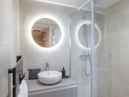 Appartement de haut standing, skis aux pieds, au cœur de l'Alpe d'Huez. Capacité 6 personnes. - Photo 8