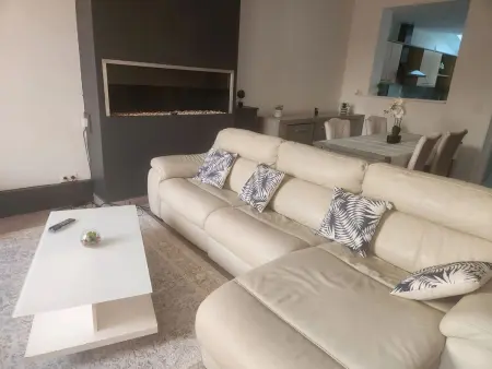 Maison spacieuse à Mouscron avec jardin et terrasse - Photo 2