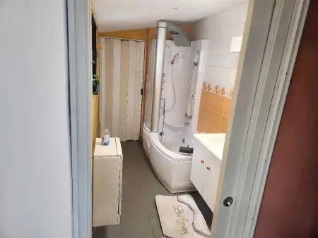 Maison spacieuse à Mouscron avec jardin et terrasse - Photo 17
