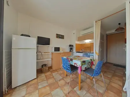 Studio climatisé avec balcon à La Londe-les-Maures, parking inclus - Photo 5