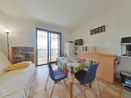 Studio climatisé avec balcon à La Londe-les-Maures, parking inclus - Photo 7