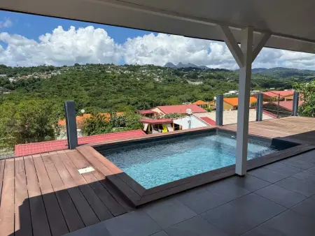Villa avec piscine privée à Fort-de-France, 93 m² - Photo 1