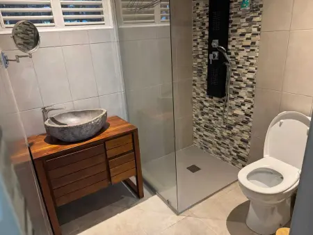Studio charmant avec vue mer à Tartane, 22 m², terrasse. - Photo 7