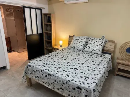 Studio charmant avec vue mer à Tartane, 22 m², terrasse. - Photo 8