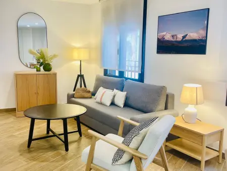 Appartement Moderne 2 Chambres, Climatisé au Cœur de Jaca - Photo 2