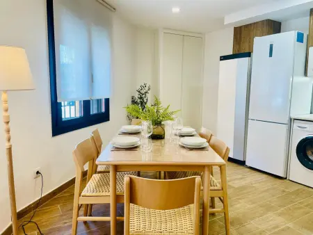 Appartement Moderne 2 Chambres, Climatisé au Cœur de Jaca - Photo 3