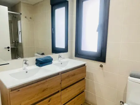 Appartement Moderne 2 Chambres, Climatisé au Cœur de Jaca - Photo 9