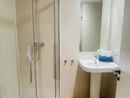 Appartement Moderne 2 Chambres, Climatisé au Cœur de Jaca - Photo 10