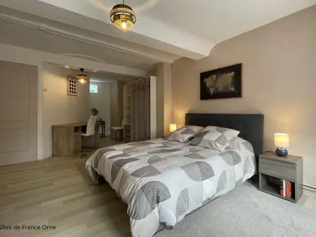 Maison Normande Confortable avec Jardin et WiFi, Gite 8 personnes à La Ferté Macé - Photo 2