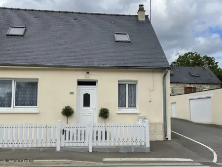 Maison Normande Confortable avec Jardin et WiFi, Gite 8 personnes à La Ferté Macé - Photo 4