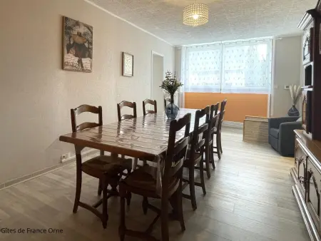 Maison Normande Confortable avec Jardin et WiFi, Gite 8 personnes à La Ferté Macé - Photo 7