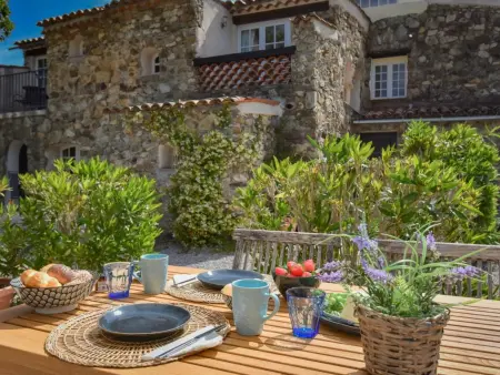 Les Roches du Sud, Charmante Gîte en domaine intimiste avec piscine - Photo 1
