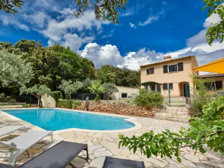 Ricavy, Jolie maison spacieuse avec une grande piscine - Photo 1