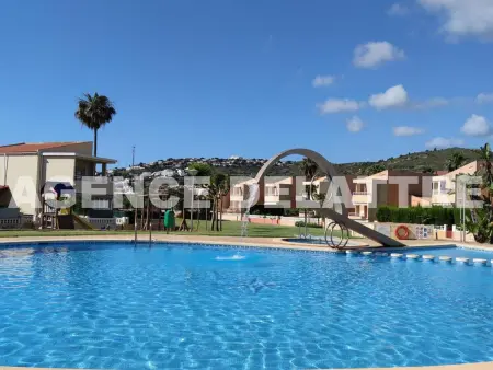 Villa tranquille avec piscine commune et jacuzzi, 3 chambres, 2 salles de bain - Photo 3