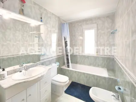 Villa tranquille avec piscine commune et jacuzzi, 3 chambres, 2 salles de bain - Photo 15