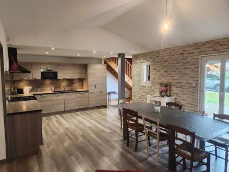 Spacieuse maison de vacances avec piscine à Arenthon - Photo 2