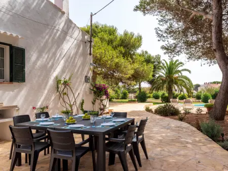 Spacieuse villa pour 8 personnes avec piscine privée et vue jardin à Es Castell - Photo 2