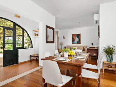 Spacieuse villa pour 8 personnes avec piscine privée et vue jardin à Es Castell - Photo 3