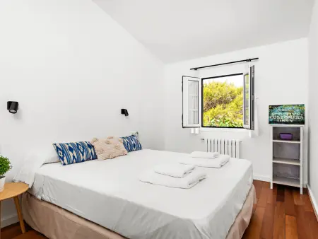 Spacieuse villa pour 8 personnes avec piscine privée et vue jardin à Es Castell - Photo 8
