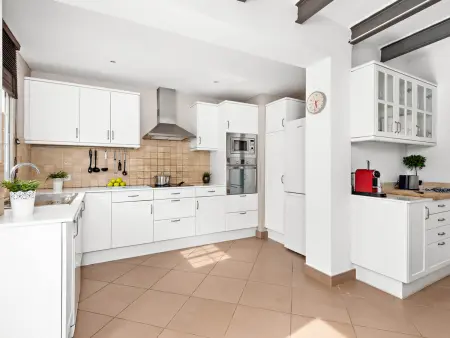 Spacieuse villa pour 8 personnes avec piscine privée et vue jardin à Es Castell - Photo 12