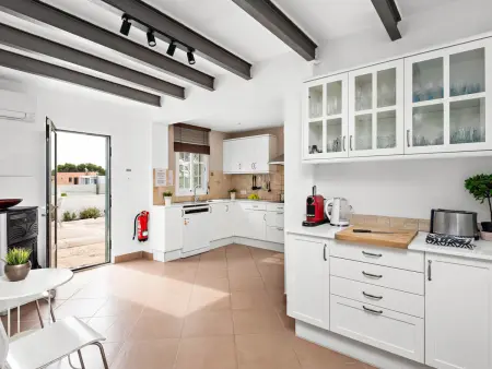 Spacieuse villa pour 8 personnes avec piscine privée et vue jardin à Es Castell - Photo 13