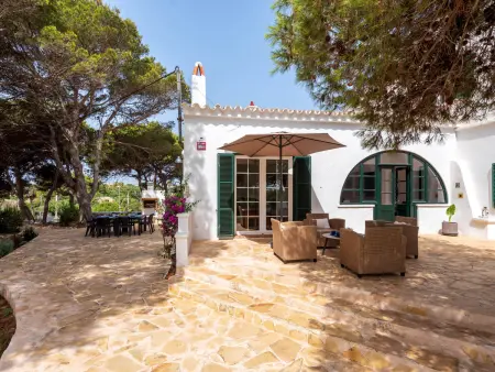 Spacieuse villa pour 8 personnes avec piscine privée et vue jardin à Es Castell - Photo 17