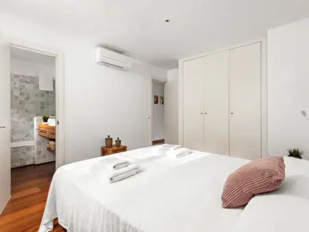 Spacieuse villa pour 8 personnes avec piscine privée et vue jardin à Es Castell - Photo 18