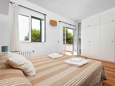 Spacieuse villa pour 8 personnes avec piscine privée et vue jardin à Es Castell - Photo 25
