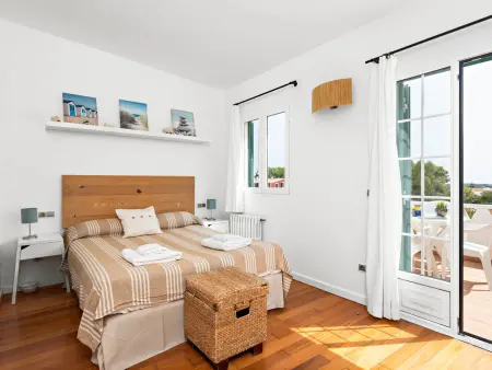Spacieuse villa pour 8 personnes avec piscine privée et vue jardin à Es Castell - Photo 34