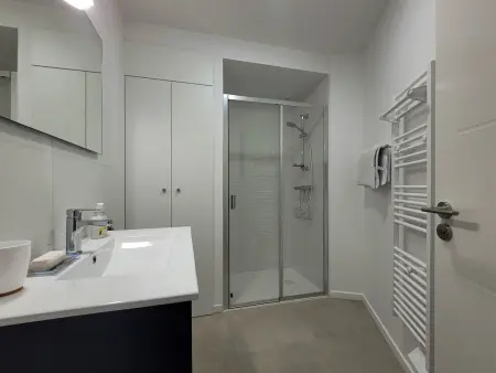 Appartement Neuf 2 Chambres avec Terrasse et Parking à La Palmyre - Photo 10